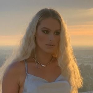 Meet your Posher, Valeriya